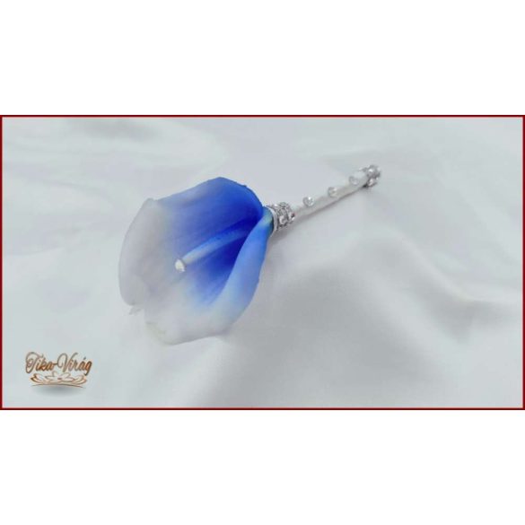 White-Blue, Kék-fehér kálás kitűző, bokréta 