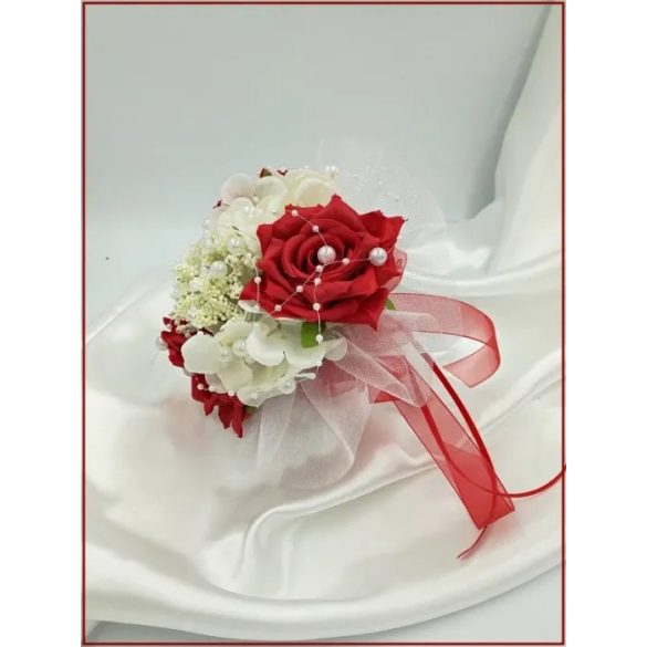 Piros rózsa örök-csokor fehér díszítéssel 204825_1.