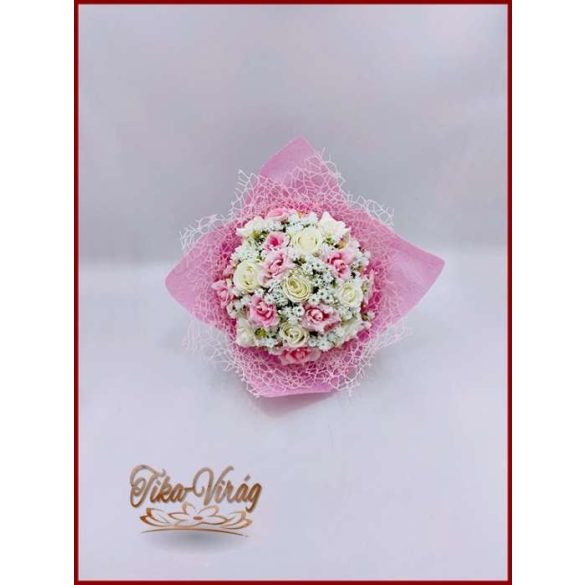 5 szálas fehér rózsa - rózsaszín rózsákkal, rózsaszín díszcsomagolásban díszített örök-csokor 