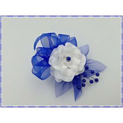 Királykék-fehér rózsás csuklódísz 