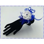 Királykék-fehér rózsás csuklódísz 