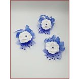 Királykék-fehér rózsás csuklódísz 