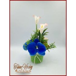 Kék-orchideás-rózsaszín kálás-rózsás ikebana 