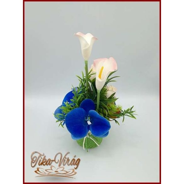 Kék-orchideás-rózsaszín kálás-rózsás ikebana 