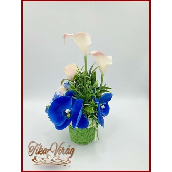 Kék-orchideás-rózsaszín kálás-rózsás ikebana 