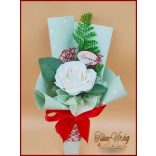 Fehér nagy szappanrózsa táblácskával díszcsomagolásban 