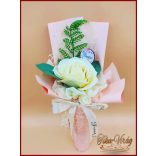 Vajszínű nagy szappanrózsa táblácskával díszcsomagolásban 