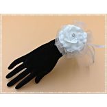 Fehér rózsás Csuklódísz Gyöngysoros-pánttal