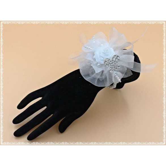 Fehér-kálás csuklódísz lepkével 