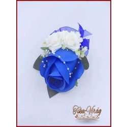 Királykék-fehér rózsás kitűző, bokréta 