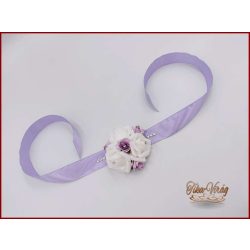 Fehér rózsás- lila díszítésű csuklódísz 