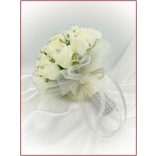 25 szálas ekrü rózsa örök-csokor ezüst díszítéssel 