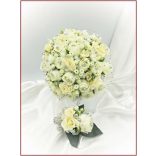 25 szálas ekrü rózsa örök-csokor ezüst díszítéssel + kitűzővel 