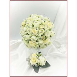   25 szálas ekrü rózsa örök-csokor ezüst díszítéssel + kitűzővel 