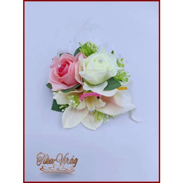 Csuklódísz rózsaszín-fehér virágokkal gyöngysoron kövekkel díszítve 