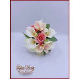 Koszorúslány vagy dobó örök-csokor kála, rózsa, orchidea, liziantusz kövekkel díszített 