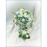 Fehér rózsás-kék boglárkás örök-csokor + kitűzővel 