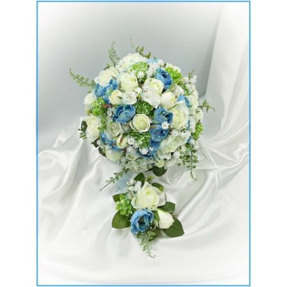 Fehér rózsás-kék boglárkás örök-csokor + kitűzővel 