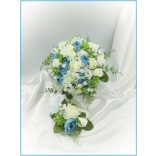 Fehér rózsás-kék boglárkás örök-csokor + kitűzővel 