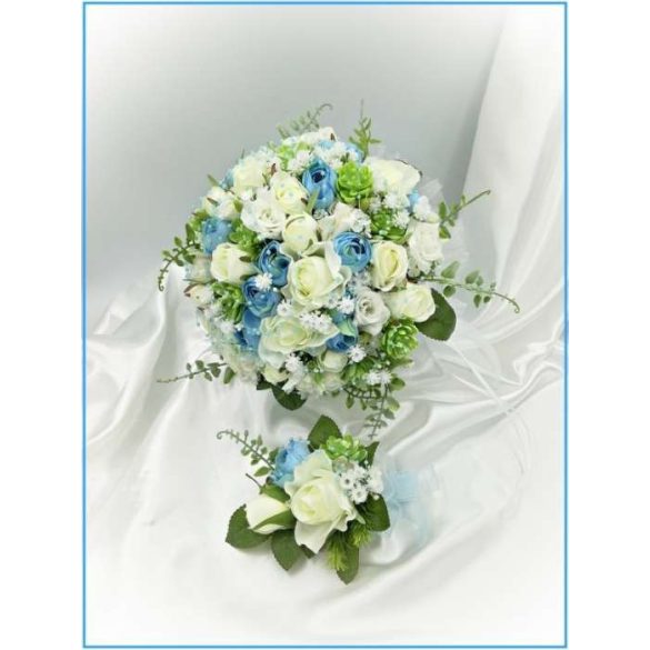 Fehér rózsás-kék boglárkás örök-csokor + kitűzővel 