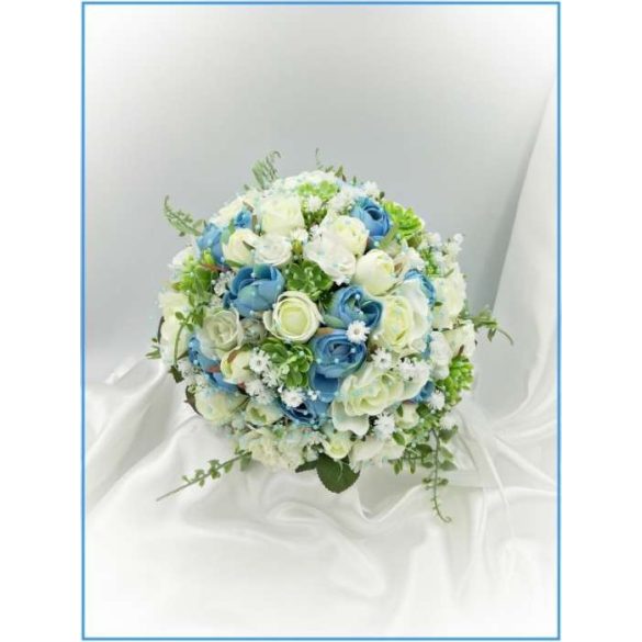 Fehér rózsás-kék boglárkás örök-csokor + kitűzővel 