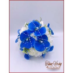   Kék orchideás-fehér rózsával, dália, iszalaggal díszített örök-csokor 
