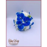 Kék orchideás-fehér rózsával, dália, iszalaggal díszített örök-csokor 