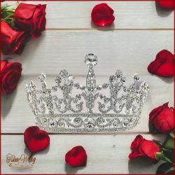   Esküvői teljes kör korona – elegáns virágos díszítésű