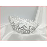 Esküvői teljes kör korona – elegáns virágos díszítésű