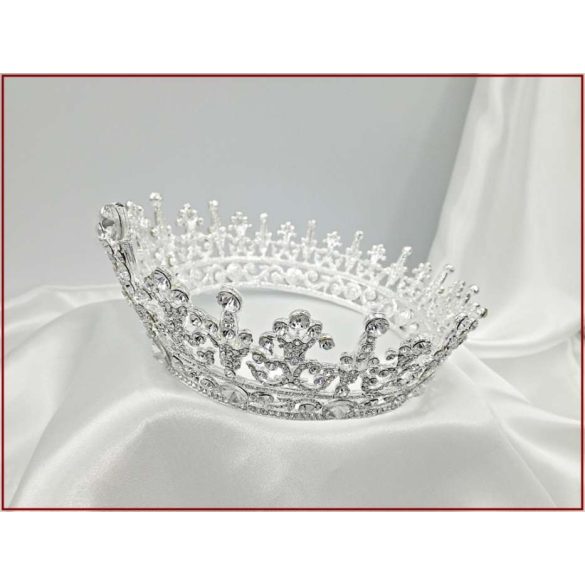 Esküvői teljes kör korona – elegáns virágos díszítésű