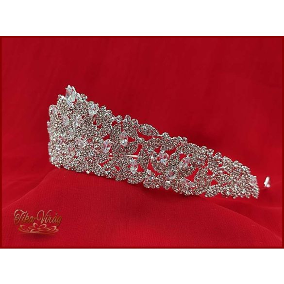 Korona cirkónia kövekkel díszített CALNC-190702.