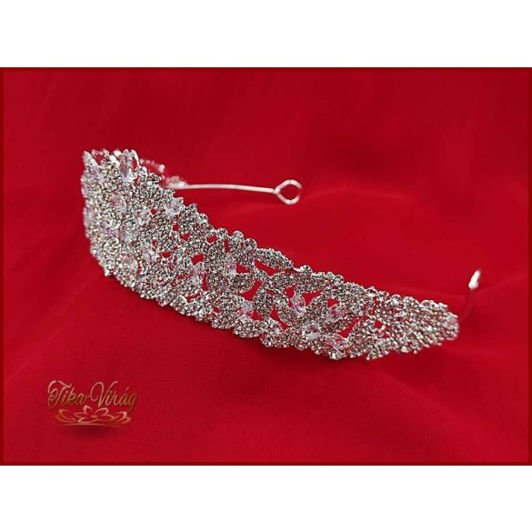 Korona cirkónia kövekkel díszített CALNC-190702.