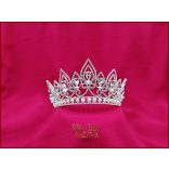 Korona fehér gyöngy díszítéssel CALNC-19901.E.