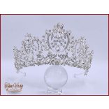 Kövekkel díszített nagy félkorona CALNC-23602.