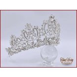 Kövekkel díszített nagy félkorona CALNC-23602.