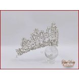 Kövekkel díszített nagy félkorona CALNC-23602.