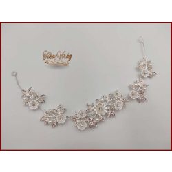   Fehér virágokkal díszített strasszos hajdísz, hajdrót CARCI-191009.v.