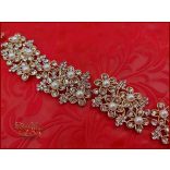 Strasszos hajdísz aranyszínű fehér gyöngyökkel díszítve CARCI-21705.