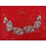 Strasszos hajdísz aranyszínű fehér gyöngyökkel díszítve CARCI-21705.e.