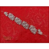 Strasszos hajdísz aranyszínű fehér gyöngyökkel díszítve CARCI-21705.e.