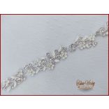 VIRÁGOKKAL DÍSZÍTETT STRASSZOS FEHÉR HAJDÍSZ 28 CM X 2 CM CARCI-22601.F.