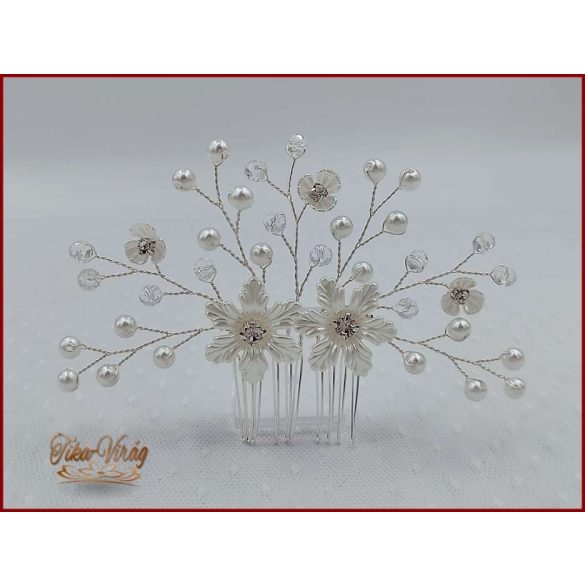 VIRÁGOKKAL DÍSZÍTETT STRASSZOS FEHÉR KONTYTŰ 14 CM X 6 CM CARCI-22610.