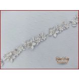 VIRÁGOKKAL DÍSZÍTETT STRASSZOS FEHÉR HAJDÍSZ 28X2 cm CARCI-22612.F.