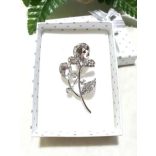 Brosstű Díszdobozban Virágos 