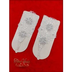   Fehér menyasszonyi vagy báli rövid csipke kesztyű ujjbedugós 