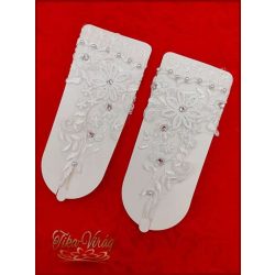   Fehér menyasszonyi vagy báli rövid csipke kesztyű ujjbedugós 