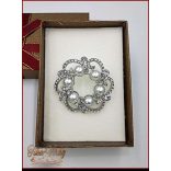 Brosstű Díszdobozban Gyöngyös-koszorú 