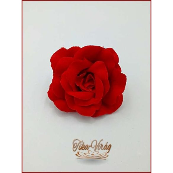 Piros színű bross és hajba való virág-dísz 