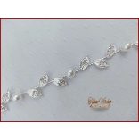 FEHÉR GYÖNGYÖKKEL DÍSZÍTETT HAJFONATDÍSZ 28 CM X 2 CM YJ-22608.