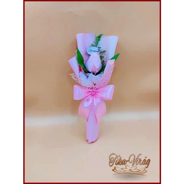 Rózsaszín színű szappan-tulipán csokor Nőnapi táblával